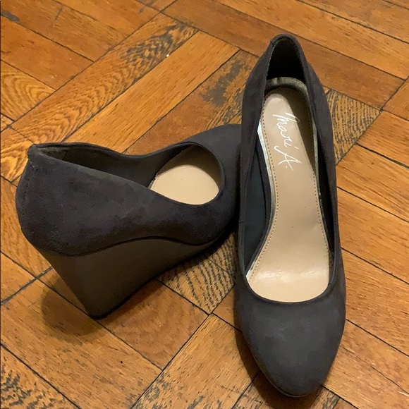 Grey suede wedge heels - Picture 2 of 2